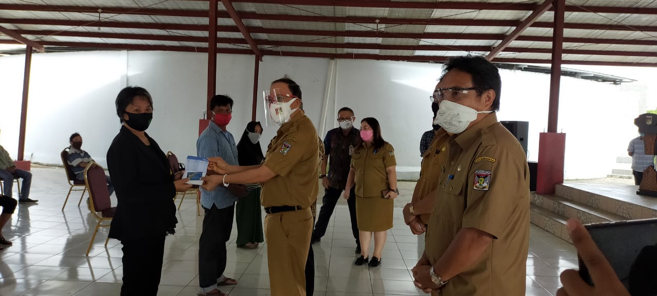 Genjot UMKM, Bupati ROR Serahkan Bantuan Presiden Bagi Pelaku UMKM Minahasa