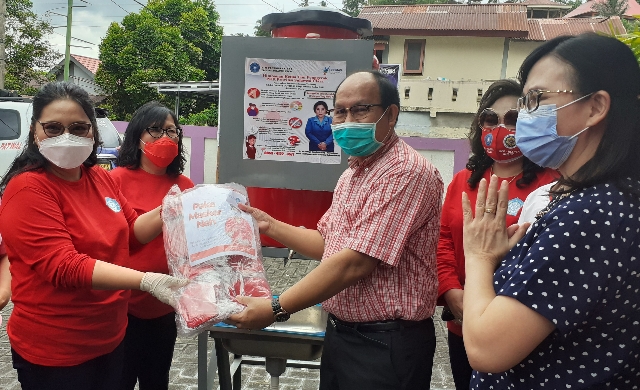 Ketua TP PKK Provinsi Sulut Rita Tamuntuan Lakukan Gerakan Pakai Masker