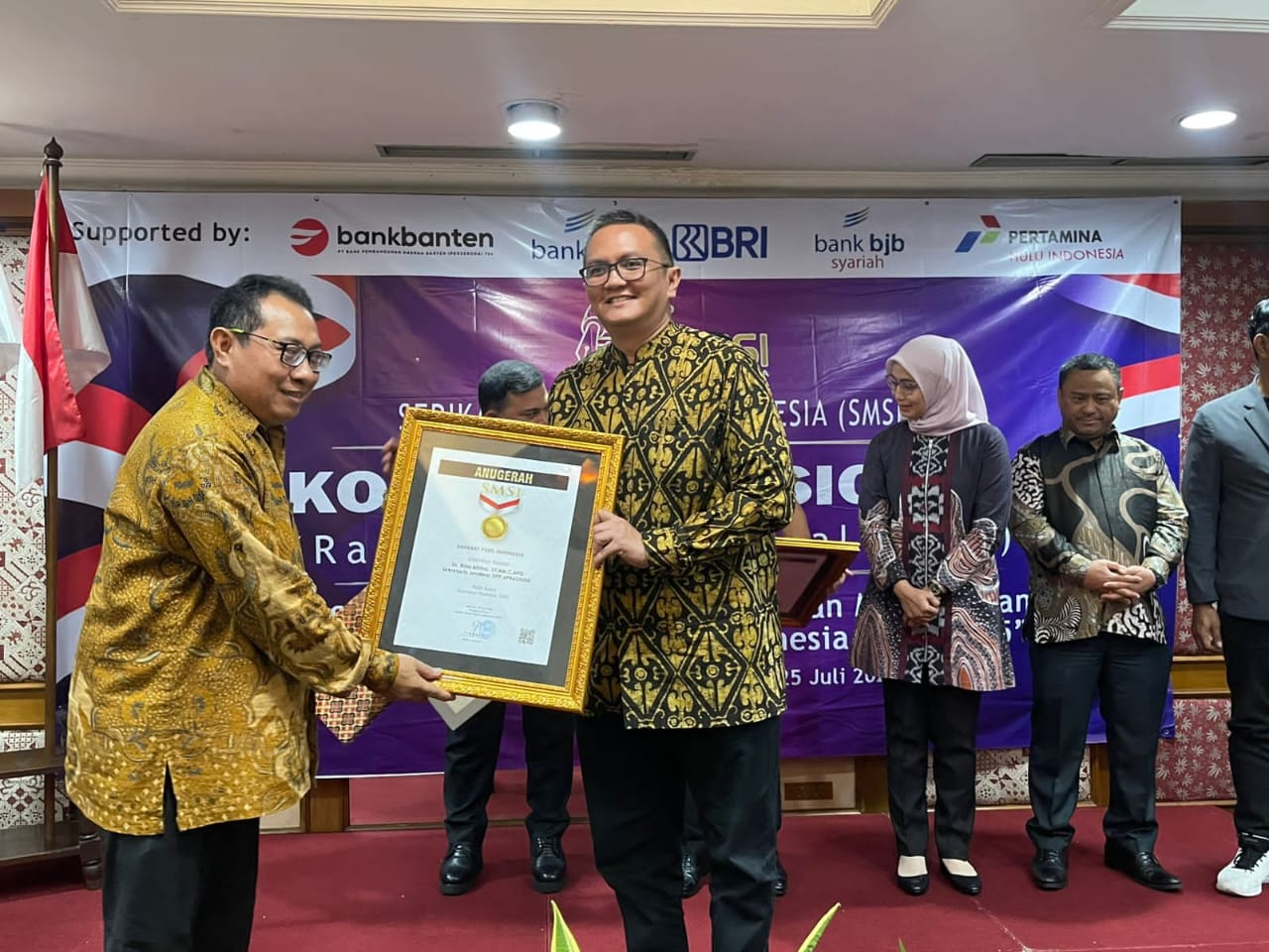 Puluhan Tokoh Nasional Raih Anugerah Sahabat Pers dan Pin Emas Dalam Konvensi Nasional SMSI